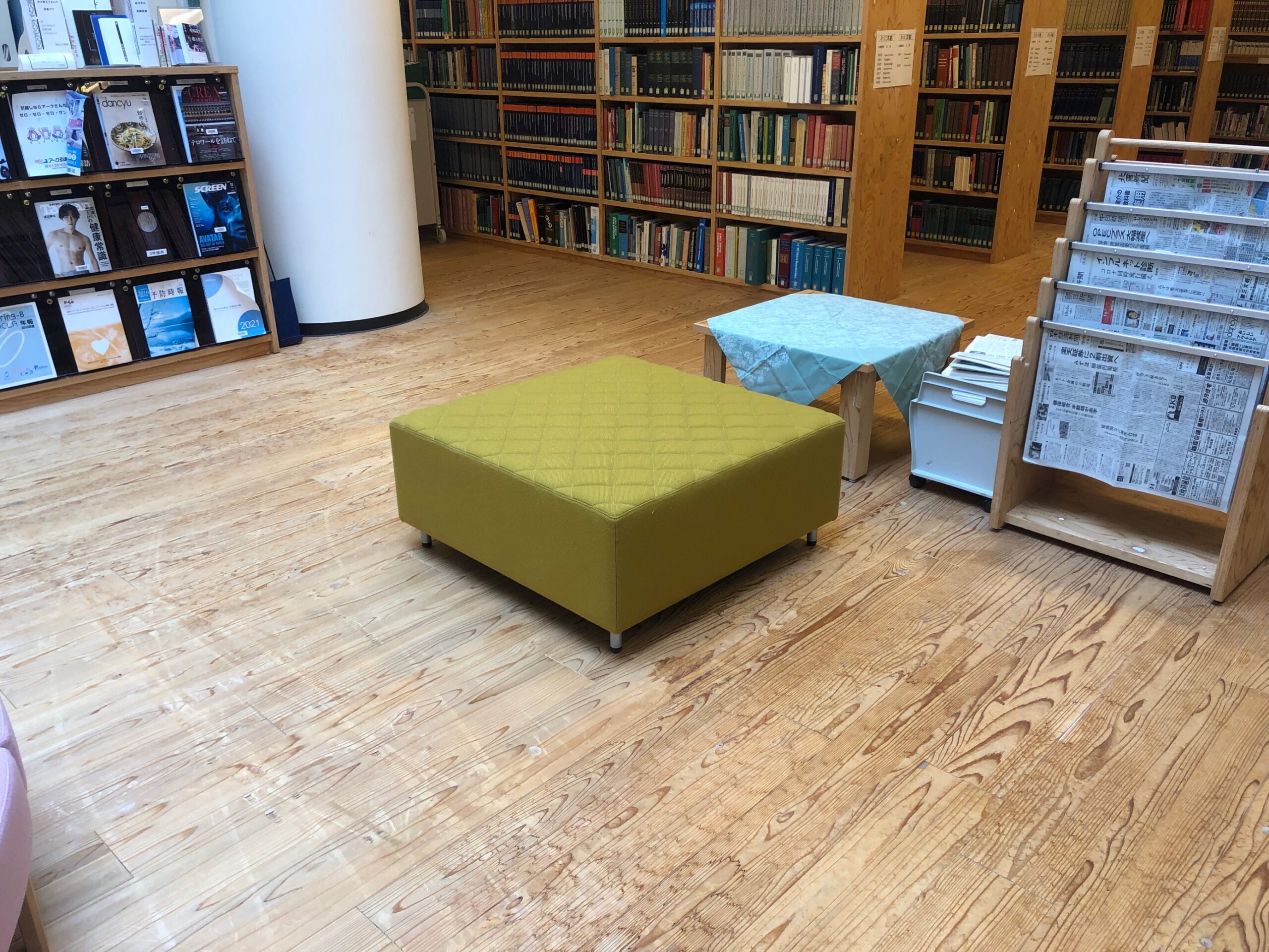 図書館薬学部分館のソファーを入れ替えました